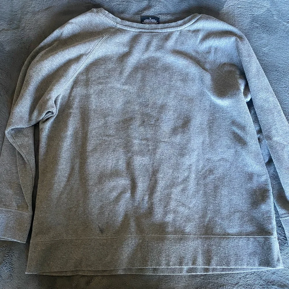 Philadelphia Phillies Logo Crewneck - Picture 4 of 4